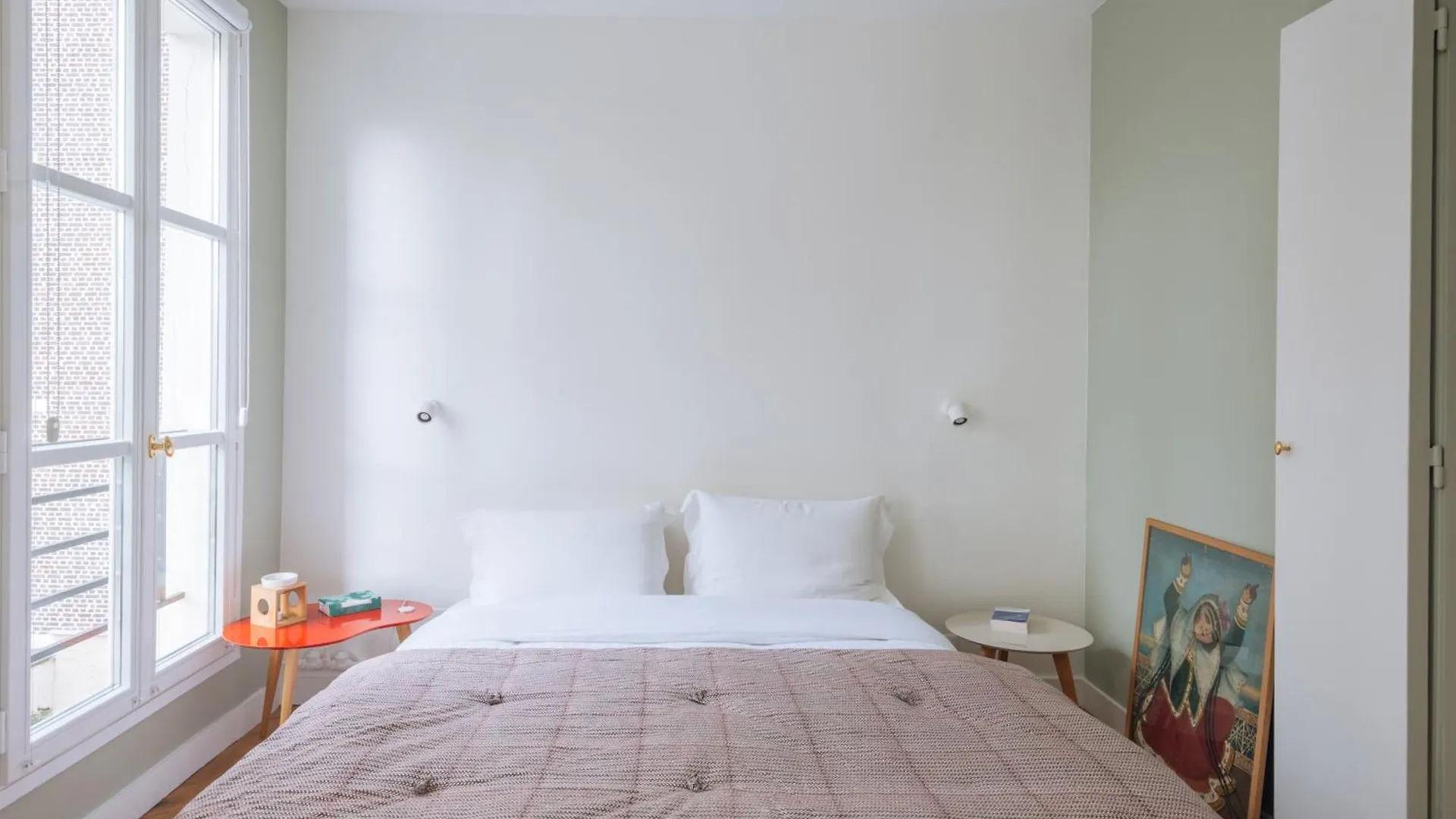 Modern Rustic-Style Apartment 7Th Arrondissement! Paris France