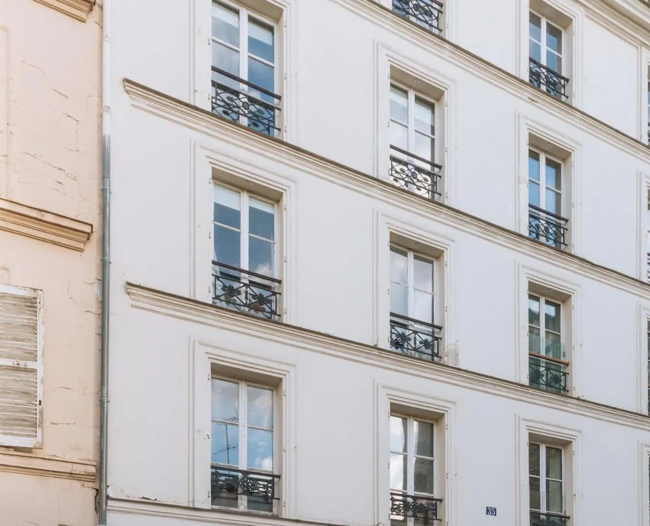 Modern Rustic-Style Apartment 7Th Arrondissement! Paris