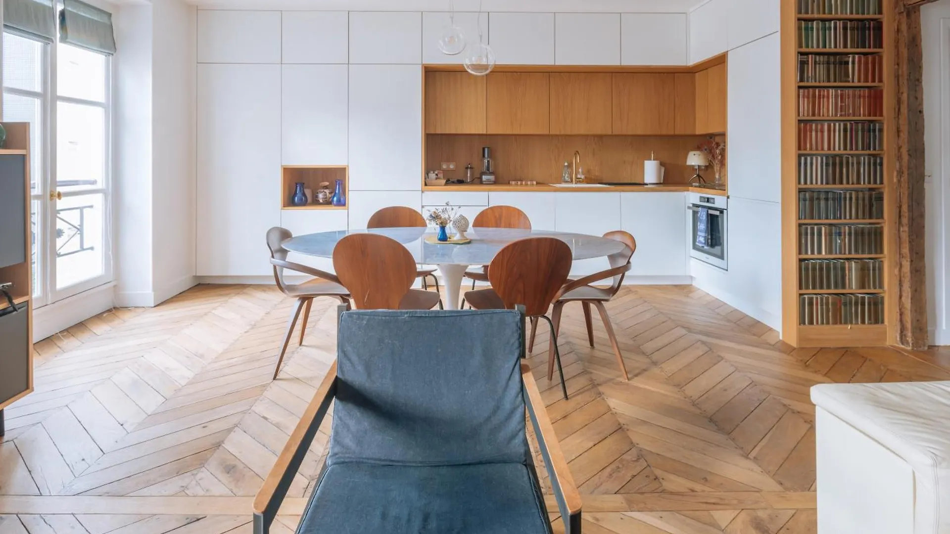 Modern Rustic-Style Apartment 7Th Arrondissement! Paris