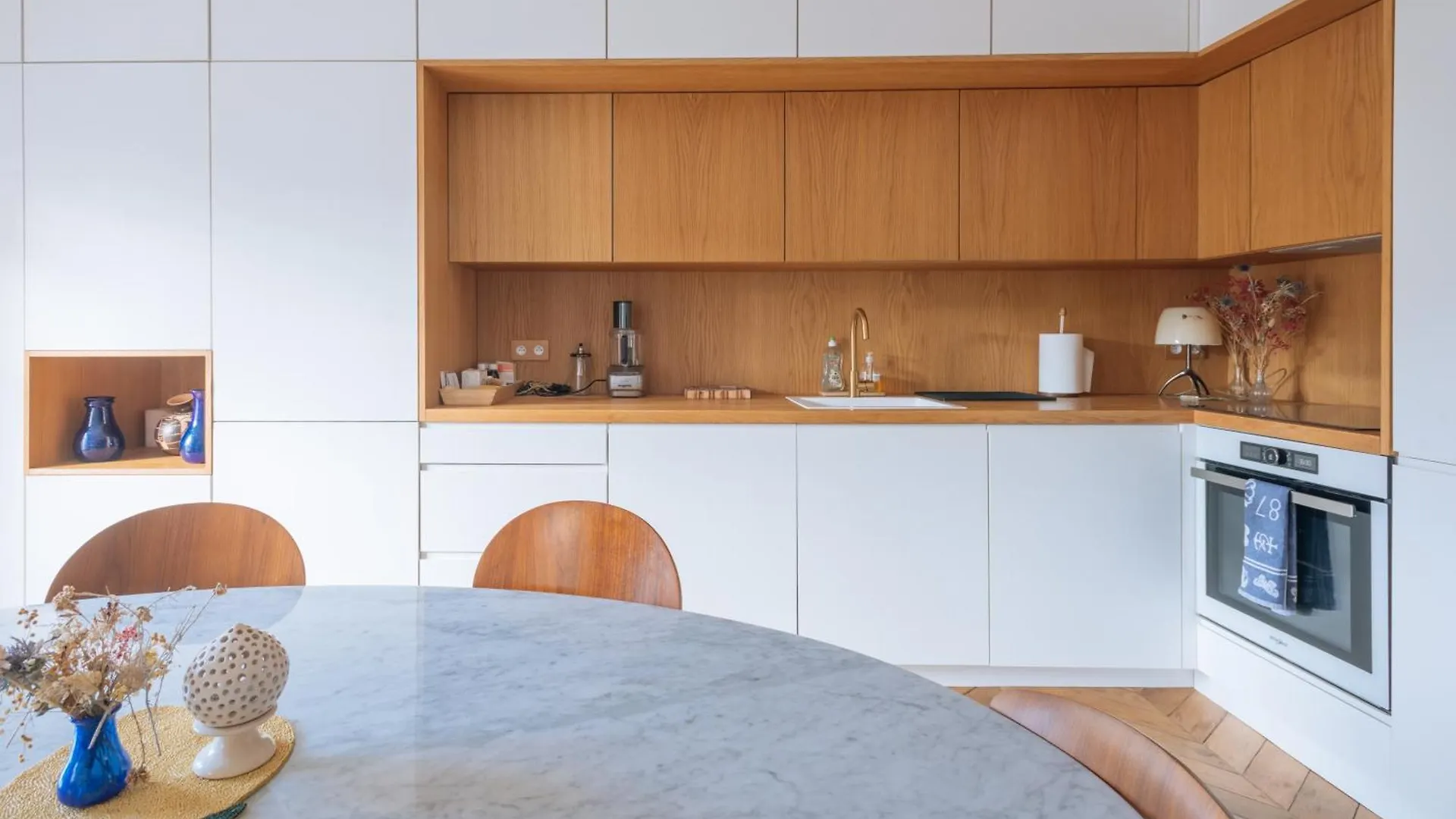 Modern Rustic-Style Apartment 7Th Arrondissement! Paris France